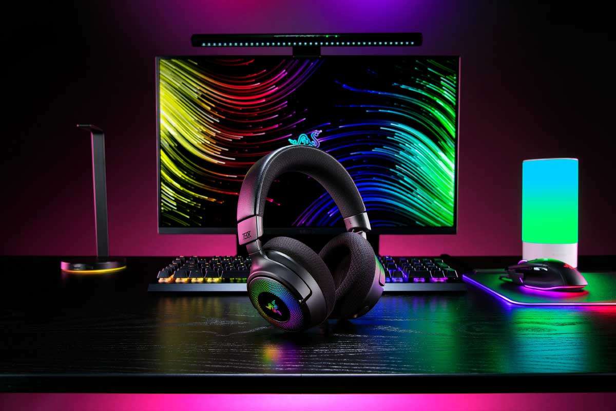 【Razer Kraken V4】3つの接続モード、超広帯域マイク、9ゾーンのイヤーカップライティングを搭載したワイヤレスゲーミングヘッドセット