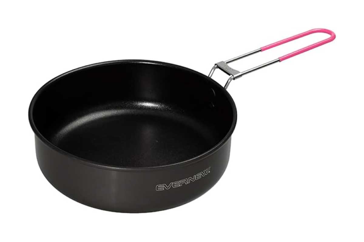 エバニュー【U.L. Alu.Pan 16cm】熱伝導の速さ・軽さ・耐久性を高いレベルで両立した特殊アルミ素材「Dura‑Lite」を採用した超軽量フライパンがAmazonにて23%OFFの5,921円