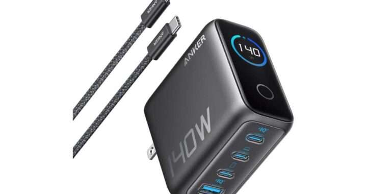 【Anker Charger (140W, 4 Ports) with USB-C & USB-C ケーブル】USB‑C×3・USB‑A×1の合計4ポートを備え、単ポート最大140Wの超高出力に対応した急速充電器がAmazonにて27%OFFの9,490円