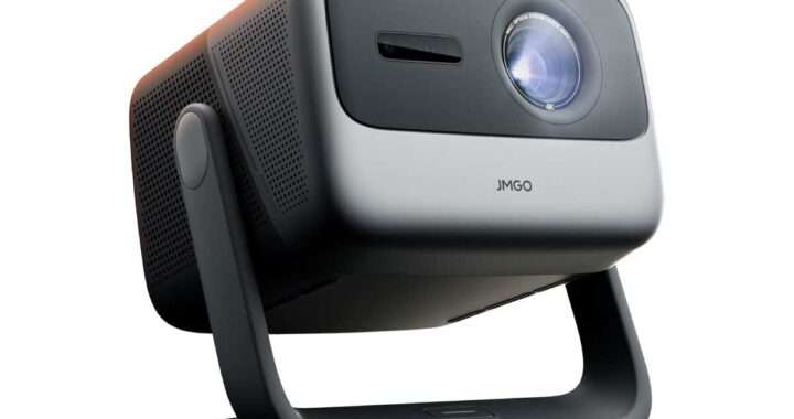 【JMGO N1S Pro 4K】3色レーザー（RGB）光源・2350 ISOルーメン・BT.2020 110％色域・ジンバル一体型構造・Google TV搭載・4K HDR対応 を特徴とする、4KプロジェクターがAmazonにて25%OFFの187,110円