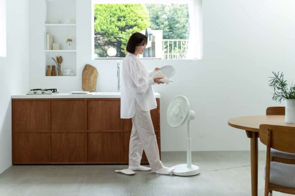 DCリビング扇風機 しゃがみま扇