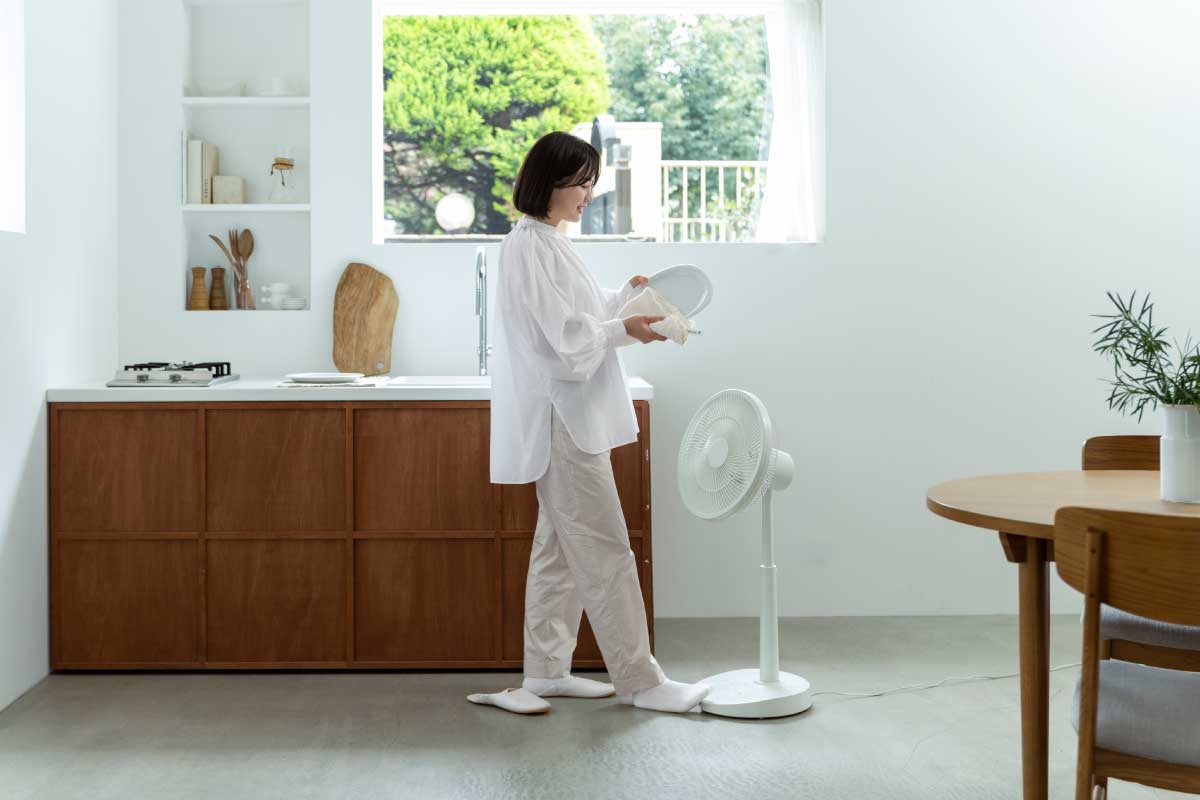 DCリビング扇風機 しゃがみま扇