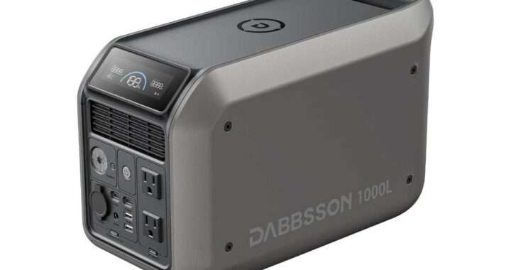【Dabbsson 1000L】1008Whの大容量・定格1200W/瞬間2400W の高出力・Power‑Boost 1600W対応・半固体リン酸鉄リチウム電池採用・最短50分で80％急速充電・EPS・8ポート出力・アプリ対応・10.6kgの軽量設計・5年保証を備えた、1000Whクラスの中でも特に軽量・高性能なポータブル電源がAmazonにて5%OFFの62,500円