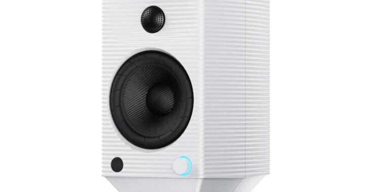 FIIO【SP5】5.25インチ複合繊維ミッドベースドライバーと1インチシルクソフトドームツイーターによる2ウェイ構成、最大120Wの高出力アンプ、XLRバランス入力、LDAC対応Bluetoothなど、制作用途にも耐える高解像度再生を実現したアルミ鋳造キャビネット採用アクティブスピーカー