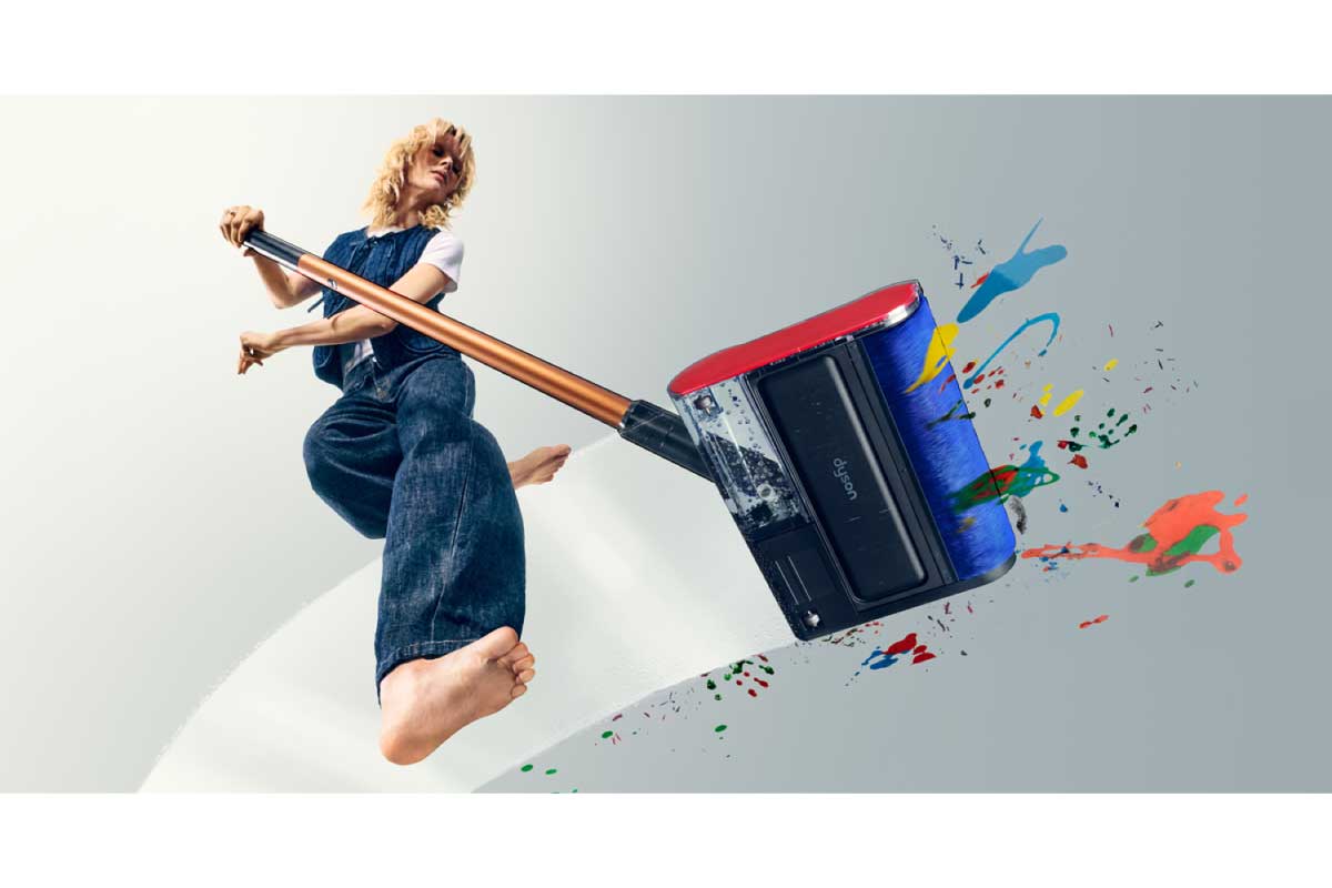 ダイソン【Dyson PencilWash】直径わずか38mmのスリムなハンドルと、2.2kgの軽量設計により、狭い隙間や家具下までスムーズにアクセス可能な水拭きクリーナー