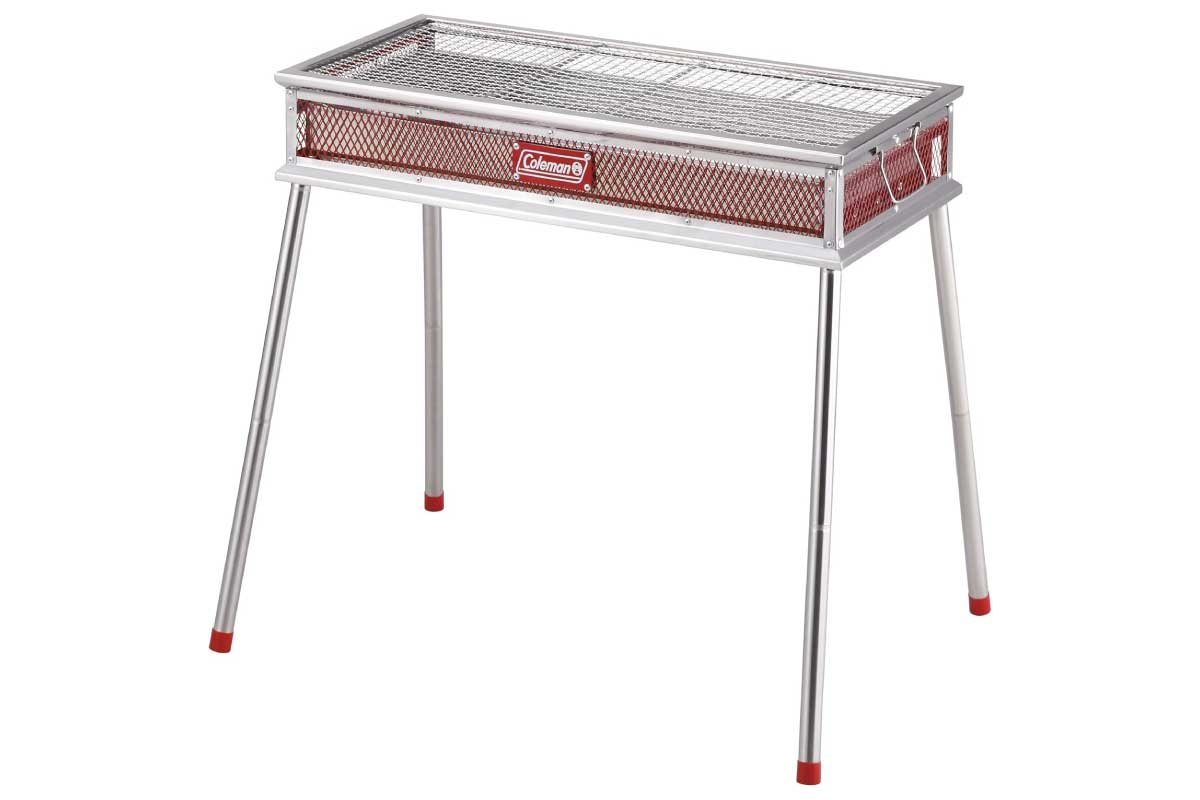 【コールマン クールスパイダーステンレスグリルグランデ】焼面サイズ約30×68cmの大型ステンレスBBQグリルで、通気性の高いメッシュボディ、引き出し式ロストル、焼網高さ4段階調節など、火力調整と使い勝手を両立したファミリー向けモデルがAmazonにて28%OFFの10,812円