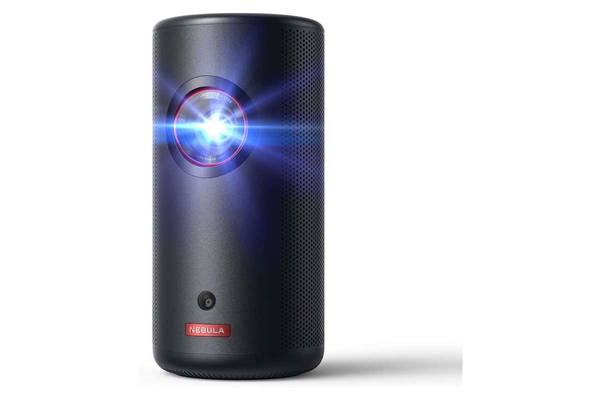 【Anker Nebula Capsule Air】500ml缶ほどのコンパクトな筒型ボディにレーザー光源とフルHDパネル、Google TVを搭載したモバイルプロジェクターで、最大120型の大画面と約2.5時間のバッテリー駆動、Dolby Digital Plus対応の8Wスピーカーにより、自宅でもアウトドアでも手軽に本格的なシアター体験を楽しめるモデルがAmazonにて27%OFFの87,900円