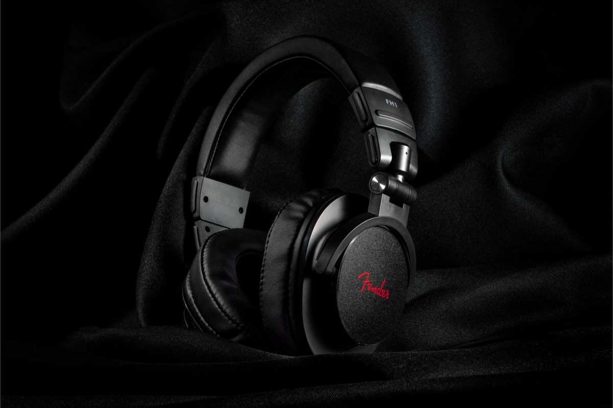 フェンダー【FH1 Professional Monitoring Headphone】スタジオレコーディングからライブ現場、外出先での編集作業まで、幅広いモニタリング環境に対応するプロフェッショナル向け密閉型ヘッドホン
